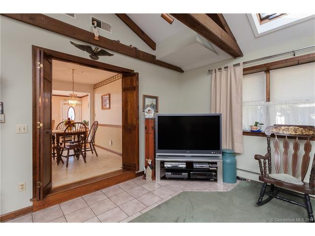 79 Edgar St, E Haven, CT 06512