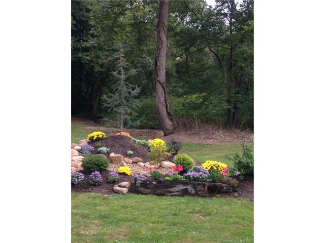 35 River Rd, E Haven, CT 06512