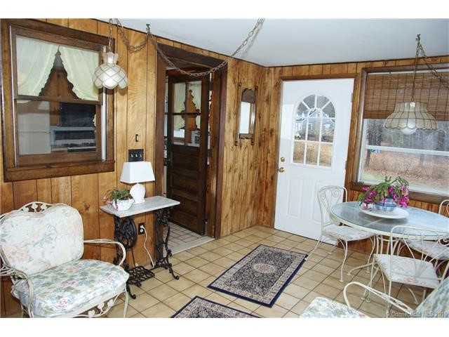 32Maplevale Rd, East Haven, CT 06512