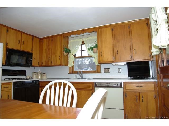 32Maplevale Rd, East Haven, CT 06512