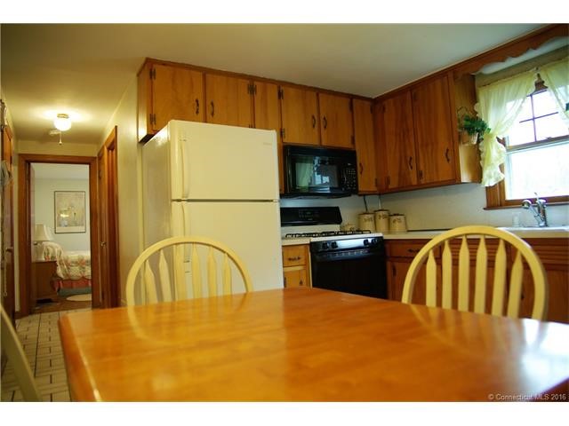 32Maplevale Rd, East Haven, CT 06512
