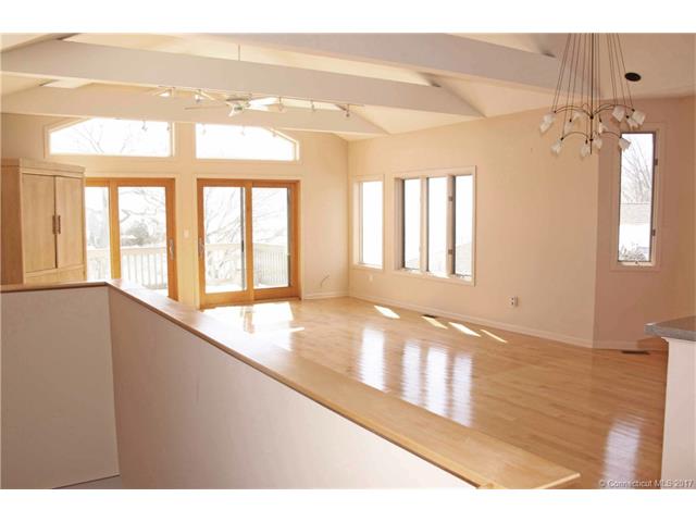 16Whalers Pt, East Haven, CT 06512