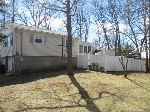7 Jillson Dr, E Haven, CT 06512