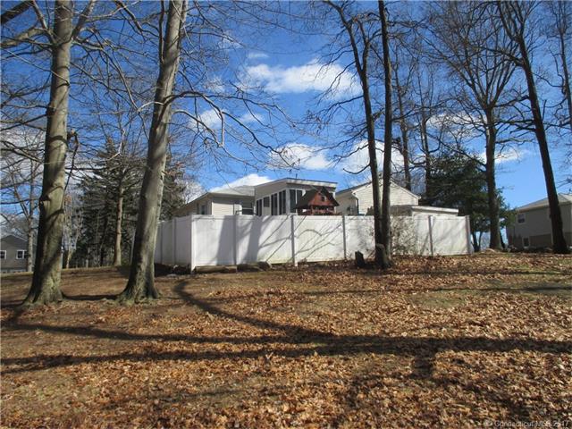 7 Jillson Dr, E Haven, CT 06512