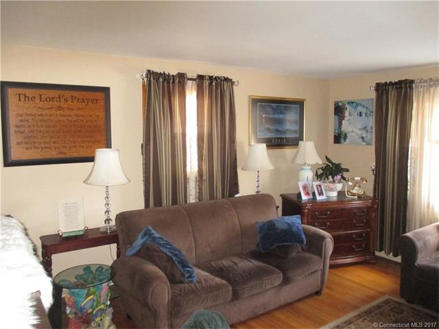 7 Jillson Dr, E Haven, CT 06512