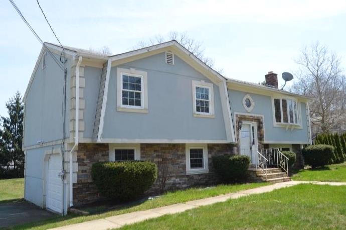 17 Sleepy Hollow CiEast Haven, CT, 06512New Haven County