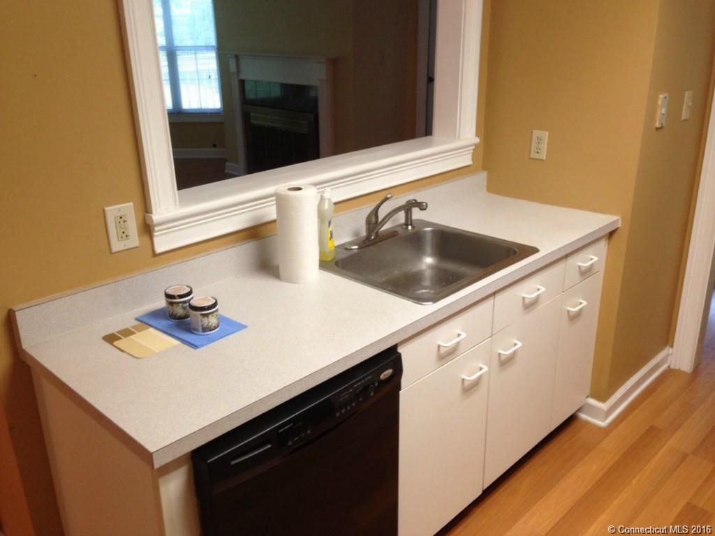 75 Redwood Dr, E Haven, CT 06513