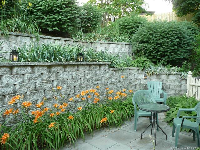 106 Front St, New Haven, CT 06513