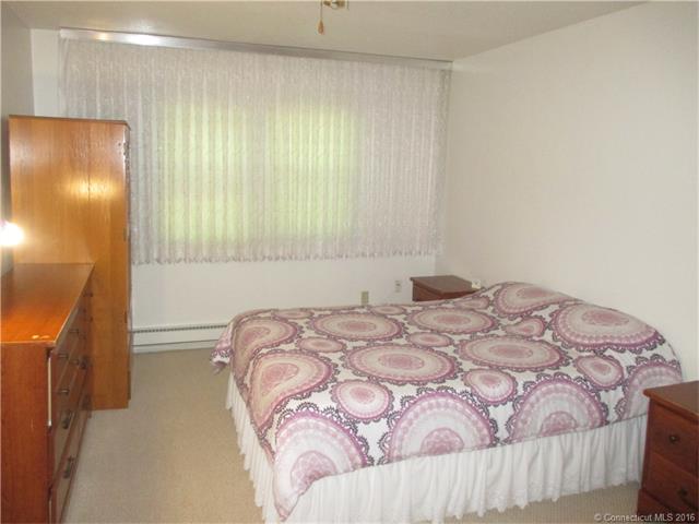 20 Donna Dr, New Haven, CT 06513