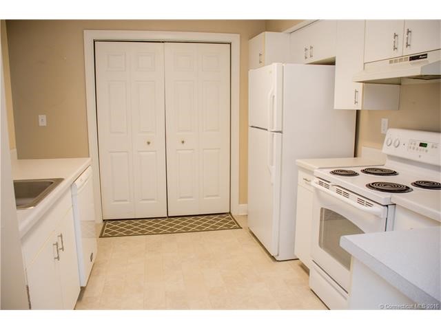 75Redwood Dr #609, East Haven, CT 06513