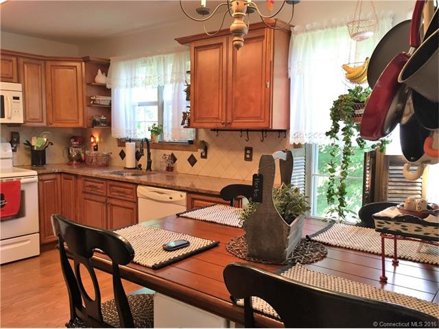 75 Redwood Dr, E Haven, CT 06513