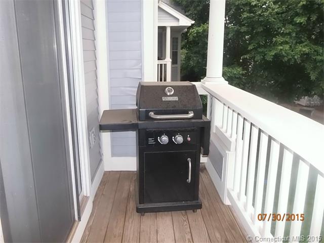 75Redwood Dr #1102, East Haven, CT 06513