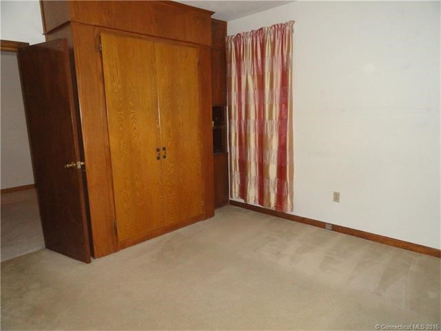 71Gilbert Ave, Hamden, CT 06514