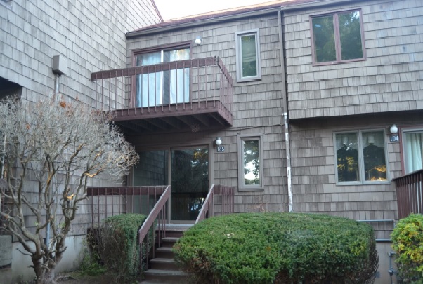 105 Towne House Rd, Hamden, CT 06514