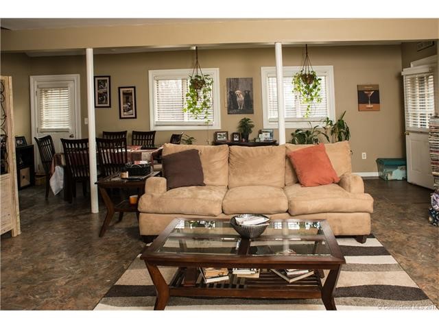 85Heathridge Rd, Hamden, CT 06514