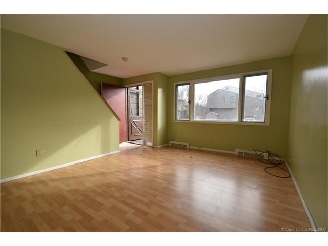 144 Towne House Rd, Hamden, CT 06514