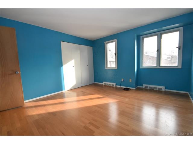 144 Towne House Rd, Hamden, CT 06514