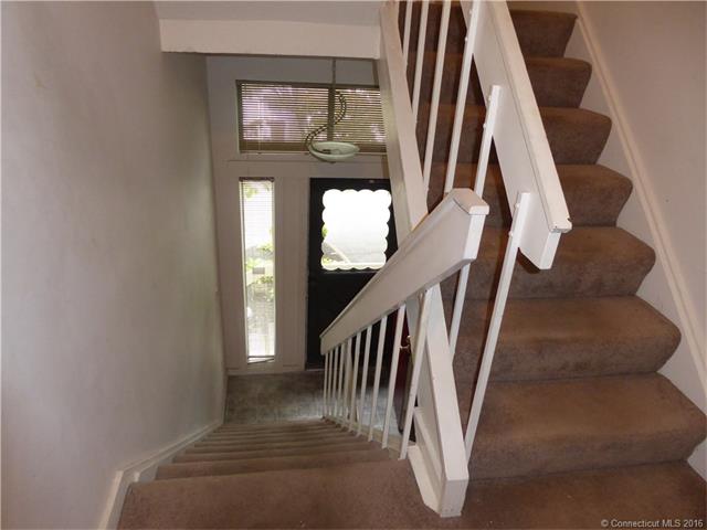 64 Shepards Knoll Dr, Hamden, CT 06514