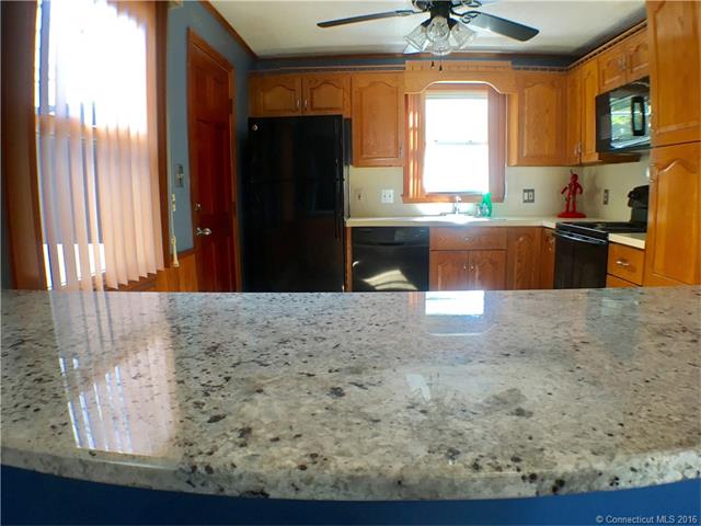 40 Welch Rd, Hamden, CT 06514