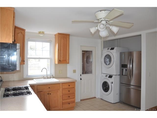 78Helen St, Hamden, CT 06514