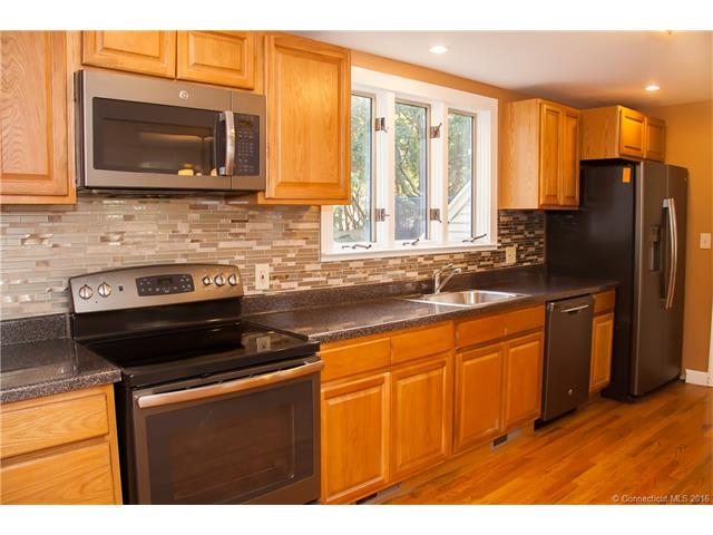14 Loller Rd, Hamden, CT 06514