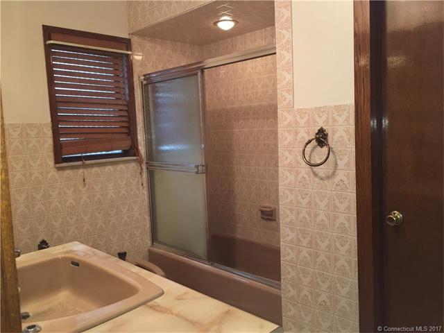 71Gilbert Ave, Hamden, CT 06514