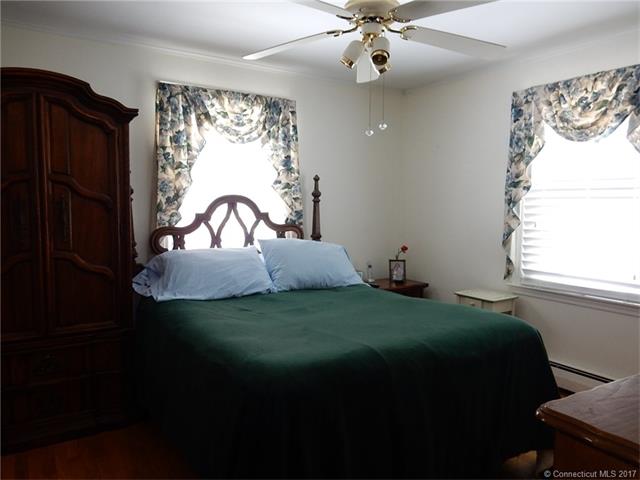 44 Battis Rd, Hamden, CT 06514