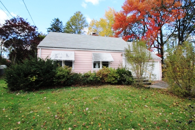 112 Piper RoadHamden, CT, 06514New Haven County