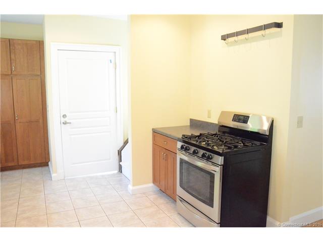 358 2nd Floor Yale Ave, New Haven, CT 06515