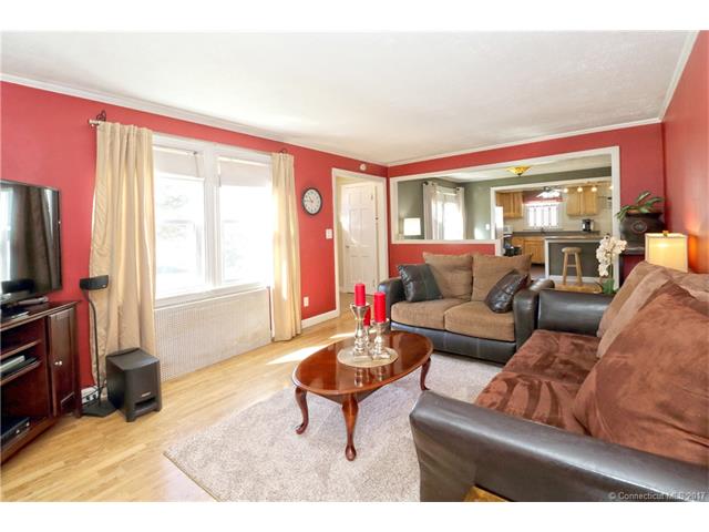 25Robin Ln, New Haven, CT 06515