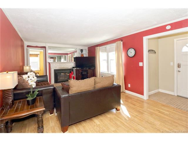 25Robin Ln, New Haven, CT 06515
