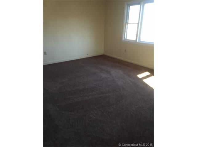 35 Rockview St, W Haven, CT 06516