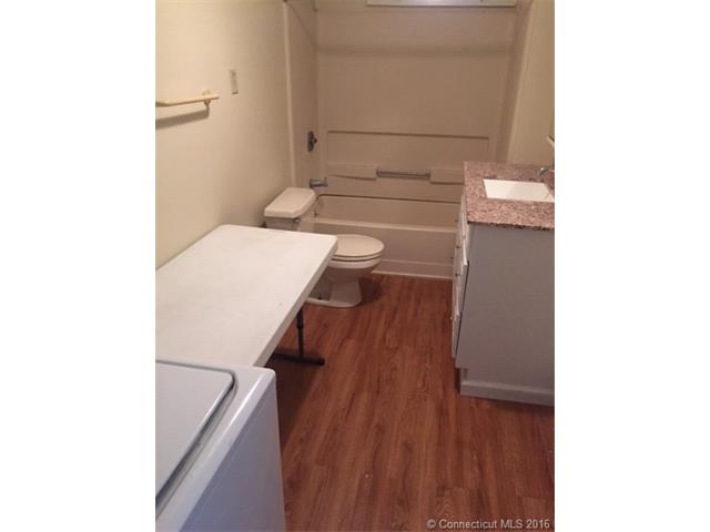 35 Rockview St, W Haven, CT 06516