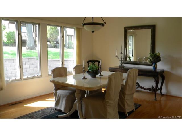 362 Berwick Lane ., W Haven, CT 06516