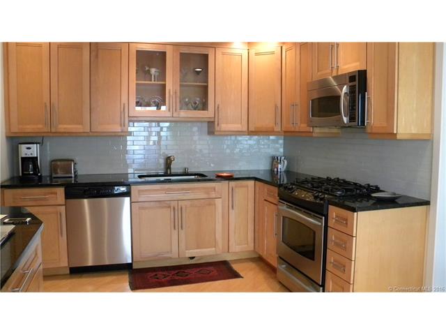 362 Berwick Lane ., W Haven, CT 06516