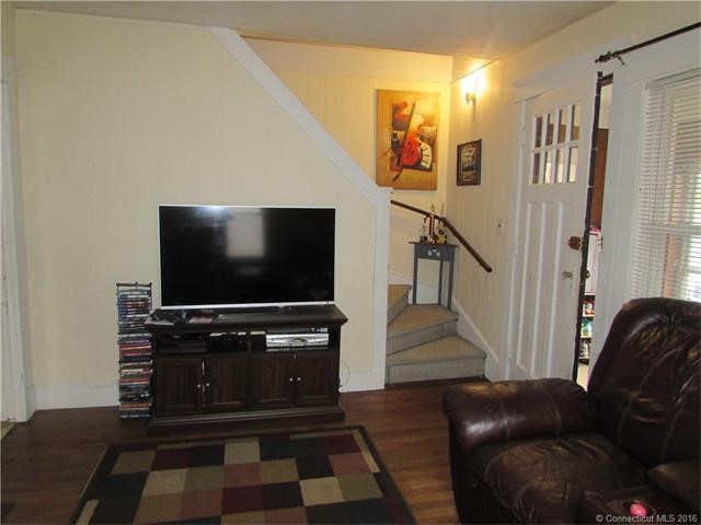 68Peabody St, West Haven, CT 06516