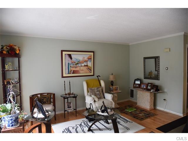 15 Crest Street, West Haven, CT 06516