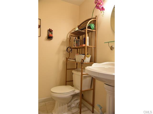 15 Crest Street, West Haven, CT 06516