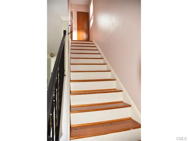 15 Crest Street, West Haven, CT 06516