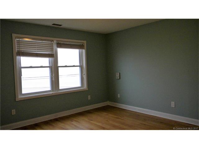 215 Beach St, W Haven, CT 06516