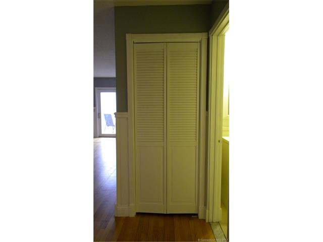 215 Beach St, W Haven, CT 06516