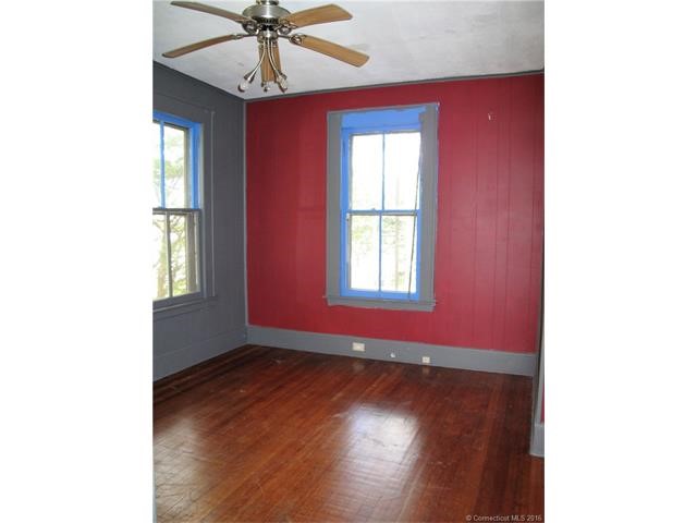 16Burwell Pl, West Haven, CT 06516