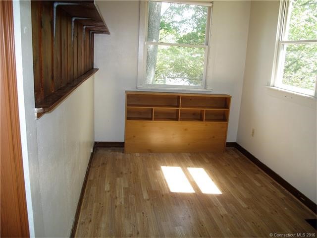 16Burwell Pl, West Haven, CT 06516