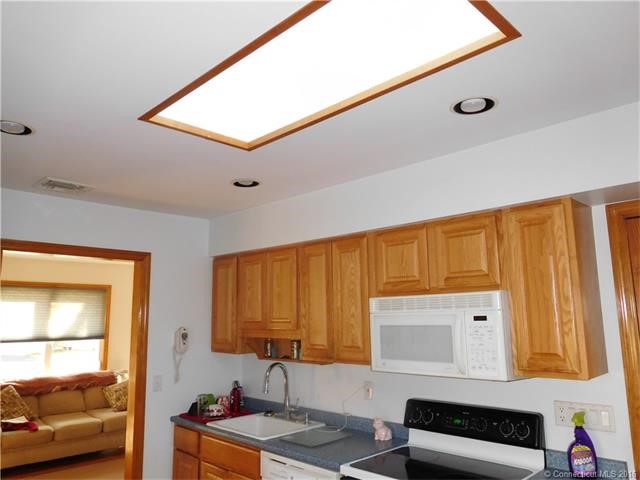 47Contact Dr, West Haven, CT 06516