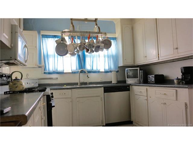 44Forest Hills Rd, West Haven, CT 06516