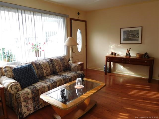 45Check Point Ln, West Haven, CT 06516
