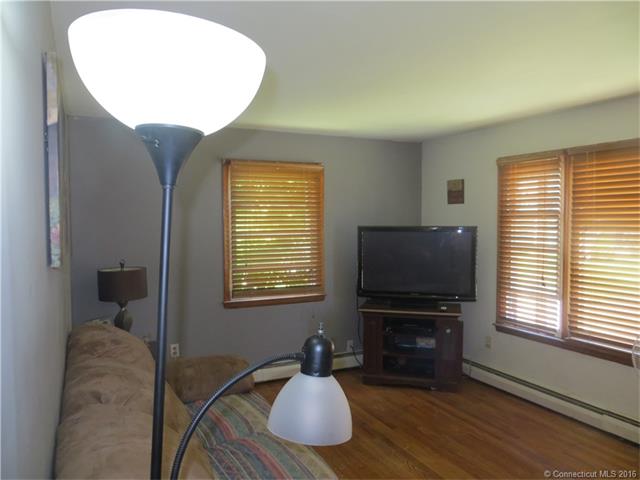 108Hilltop Ln, West Haven, CT 06516