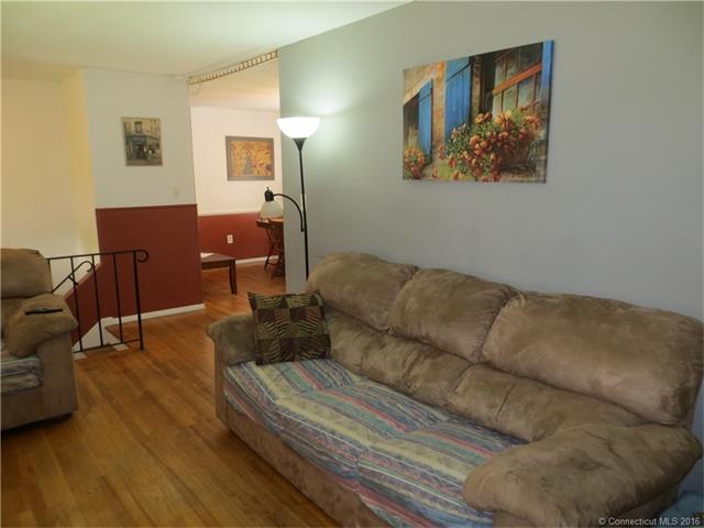 108Hilltop Ln, West Haven, CT 06516