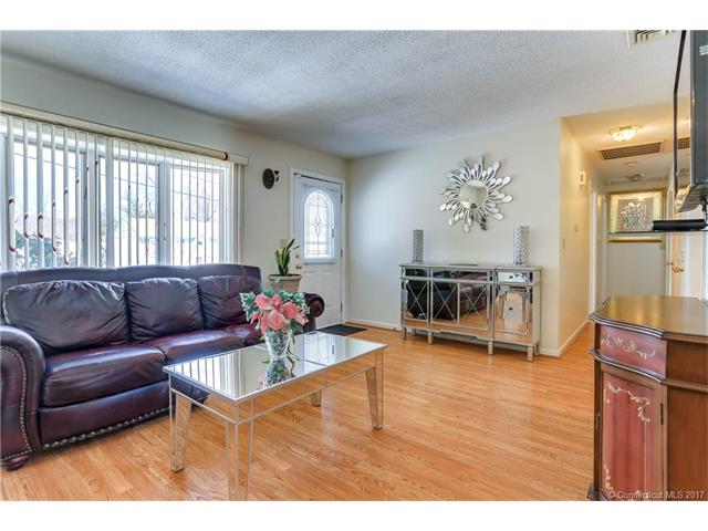 18 Miami St, W Haven, CT 06516