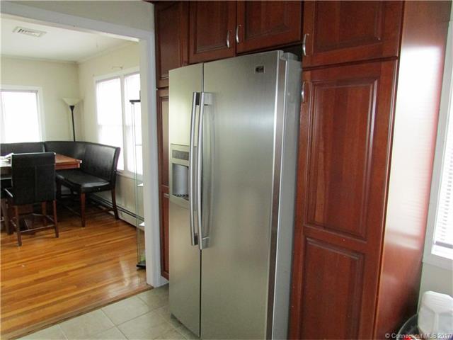 95 Aircraft Rd, W Haven, CT 06516